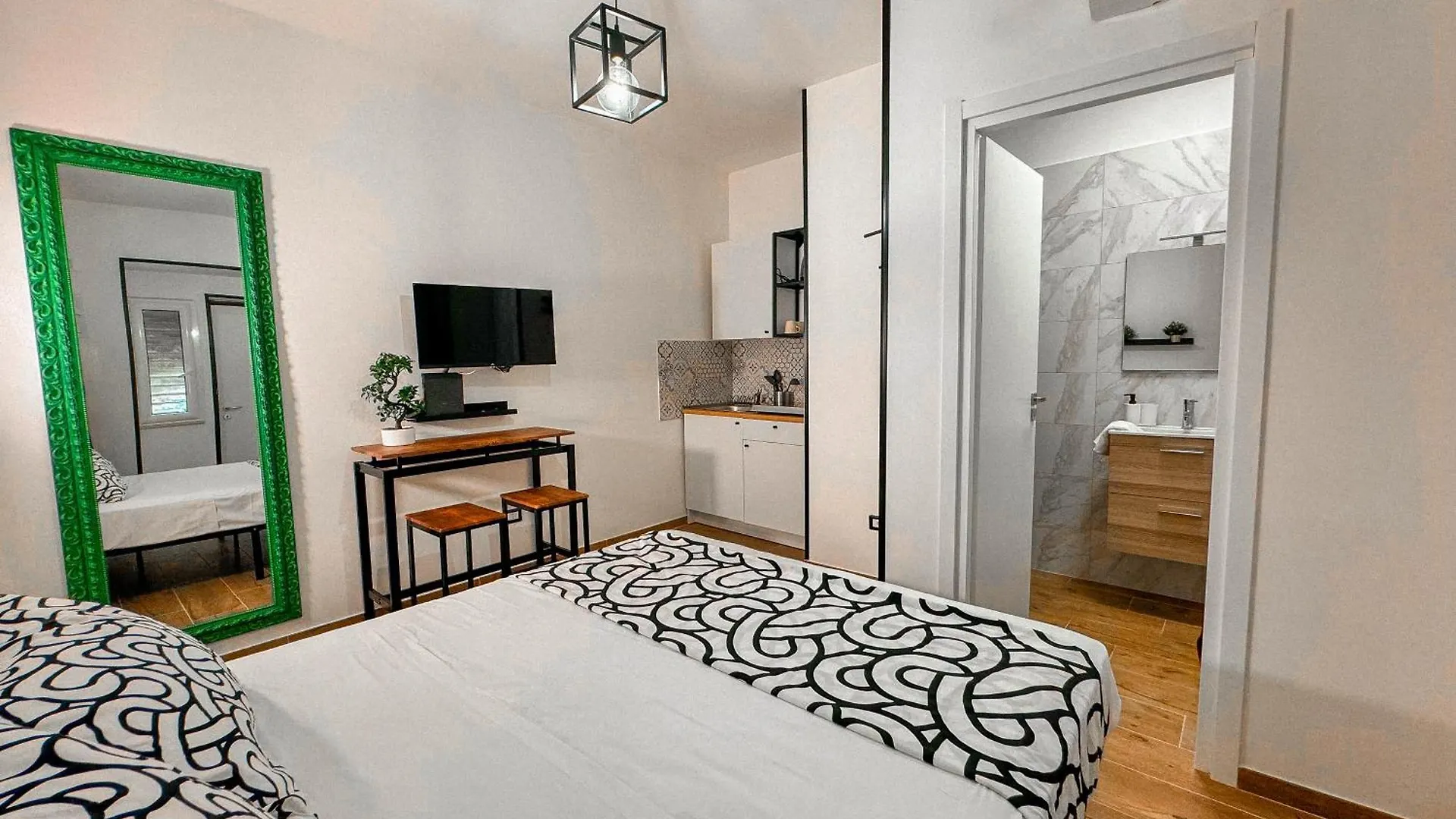 The Quarters Naples Apartments