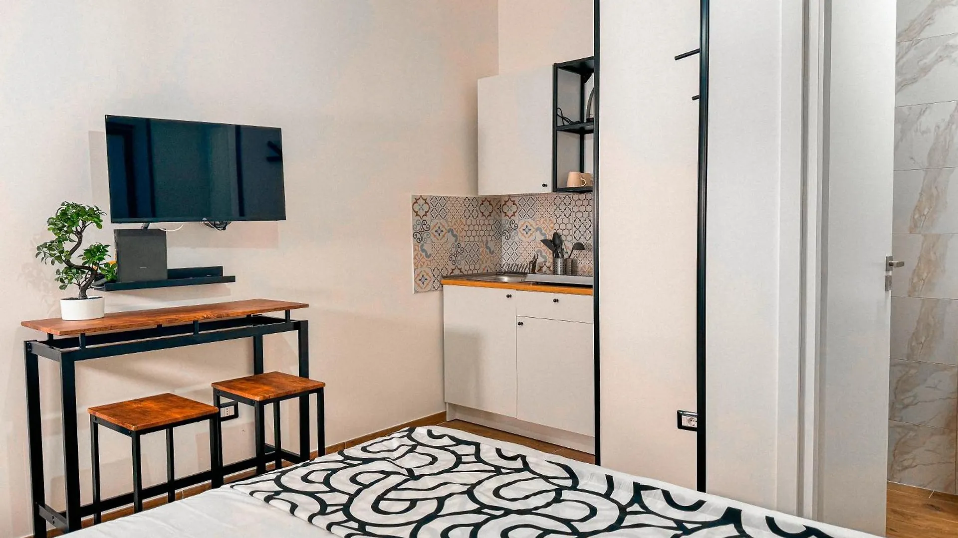 The Quarters Naples Apartments